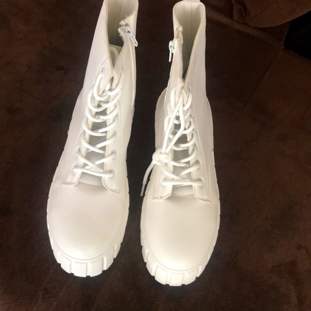 NEW WOMEN WHITE PLATFORM  BOOT